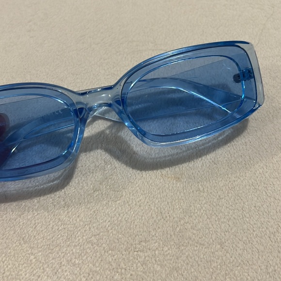 Blue clear rounded rectangle sunglasses - Picture 5 of 5